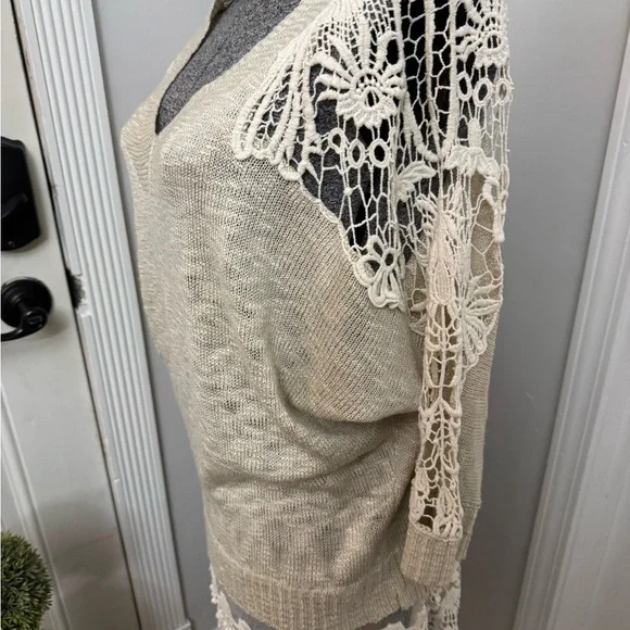 Daytrip Cream V-Neck Sweater with Crotchet Lace Accents size Medium - Picture 3 of 5